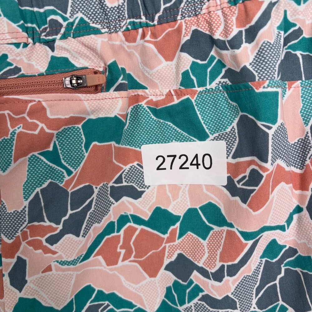 The North Face Shorts Women XXL Pink Multi Mountain Print Active Hiking Gorpcore - Picture 8 of 8